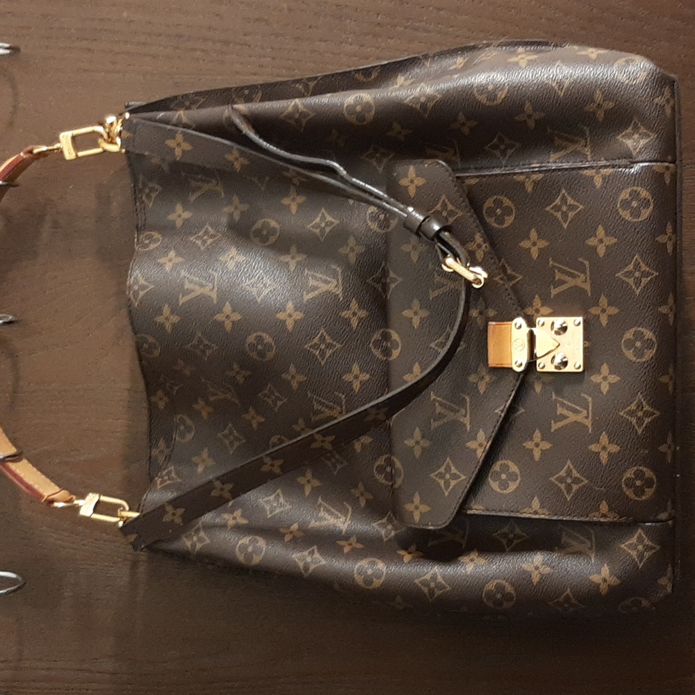 Louis Vuitton Monogram Canvas Metis Shoulder 